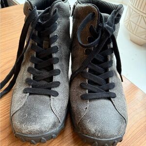 Taos‎ Trail Mix Boots Womens 9.5 Charcoal Gray Suede Side Zip Lace Up